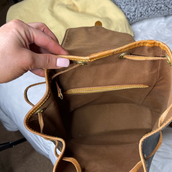 A Louis Vuitton backpack that buckles, pre loved - great condition! - Picture 7 of 8